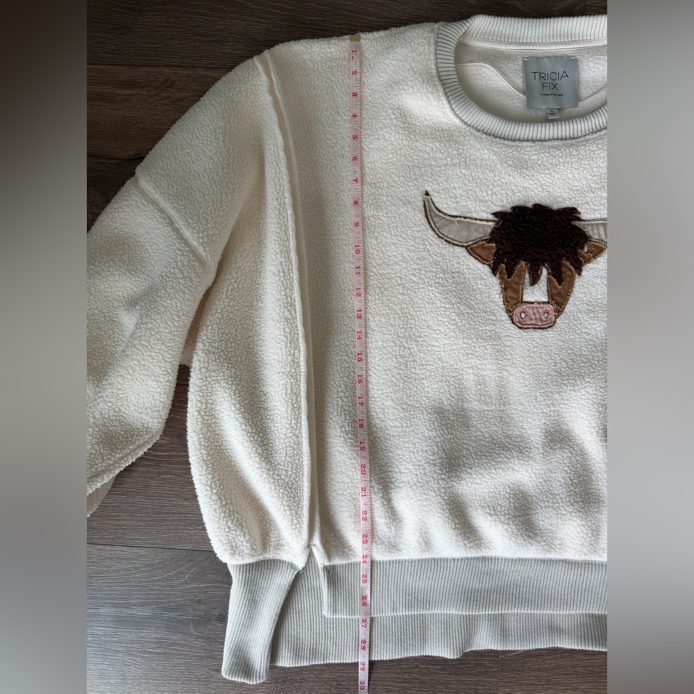 Tricia Fix Farm Friend Sweater Womens XL White Fleece Highland Cow Pullover USA - Picture 6 of 9